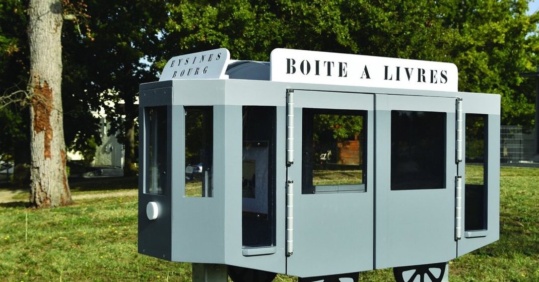 En forme de vieux wagon de tram.